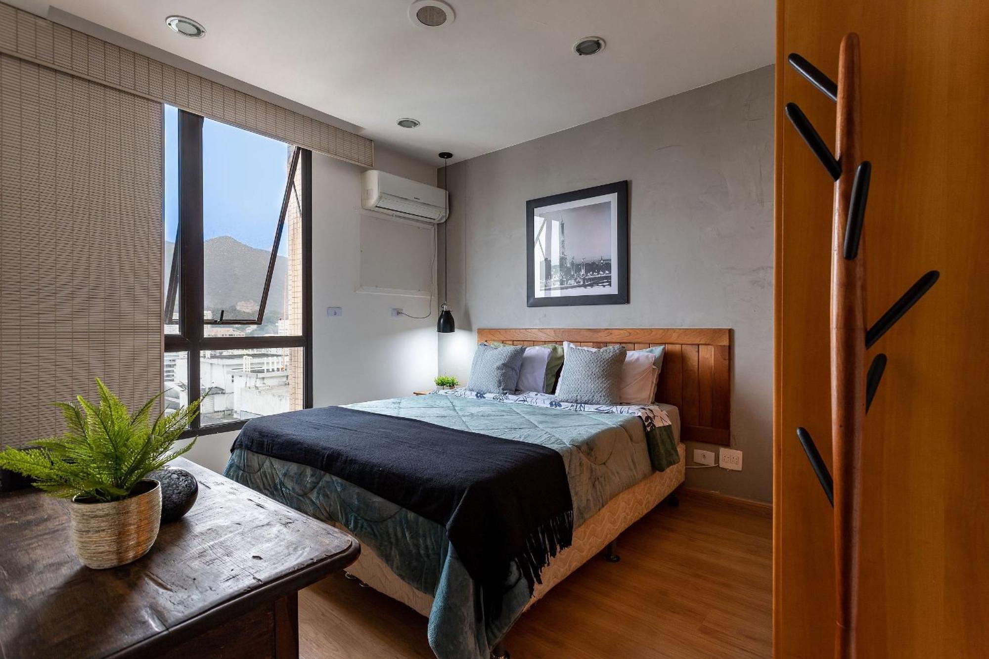 Apartamento A 150 Metros Da Do Leblon Com Academia, Arrumacao Diaria E Vista Mar *